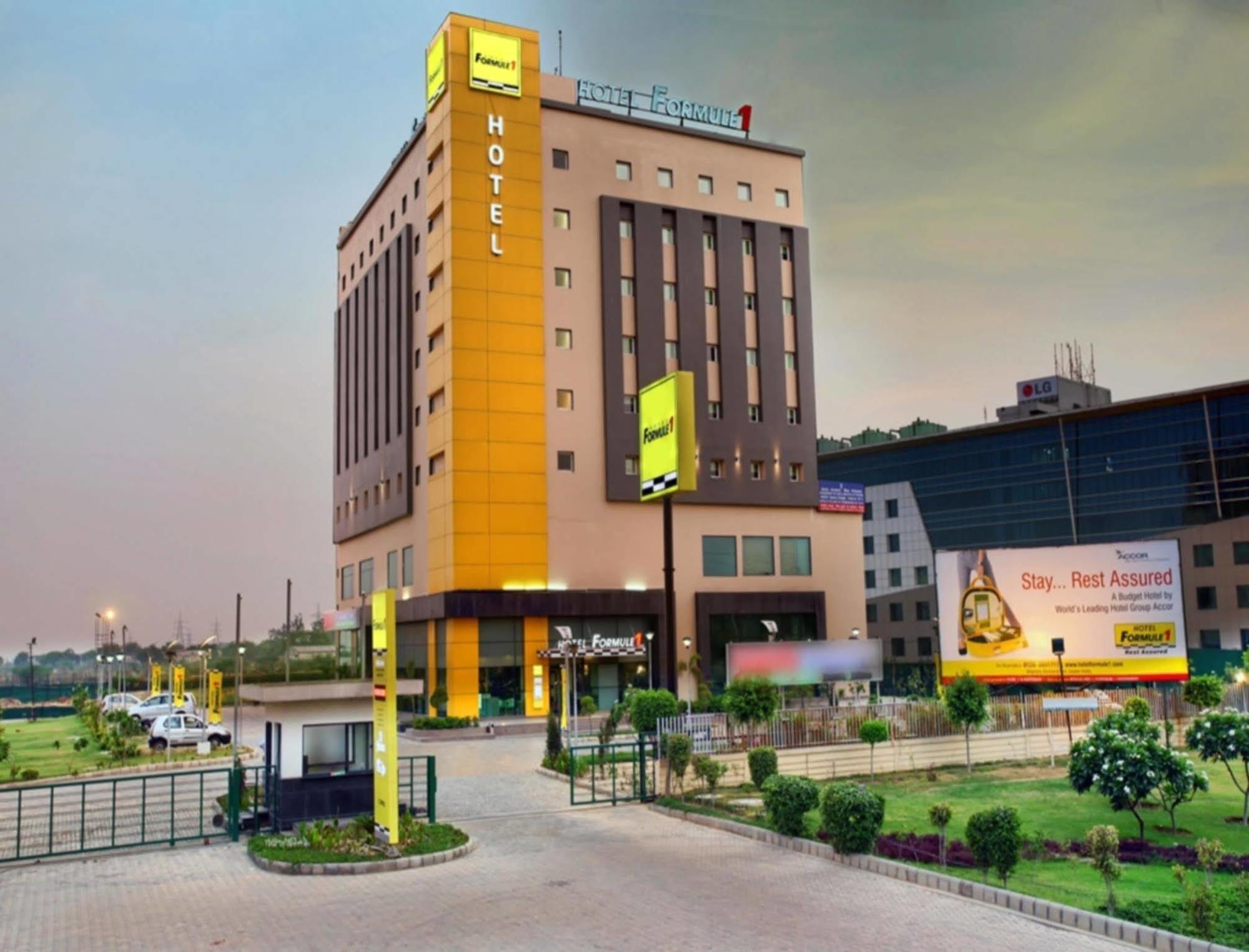 Hotel Caspia Pro Greater Noida Buitenkant foto