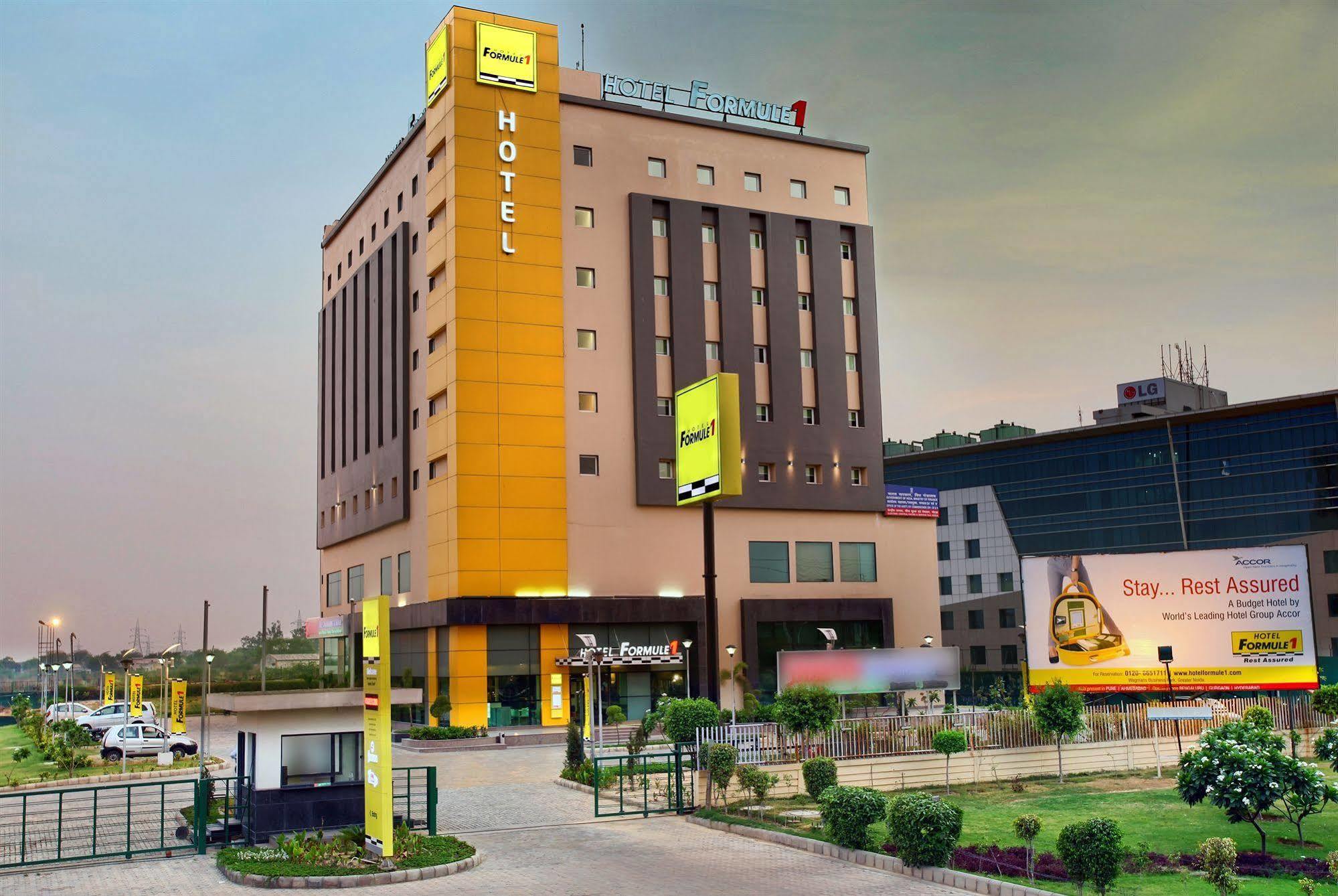 Hotel Caspia Pro Greater Noida Buitenkant foto